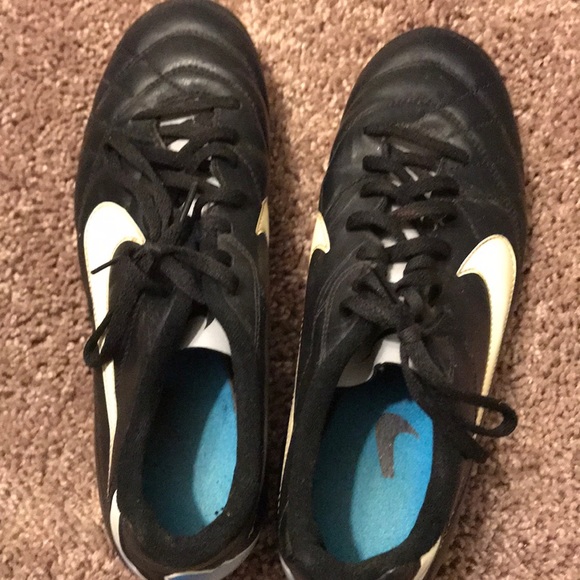 Women’s Nike Cleats - Picture 5 of 9